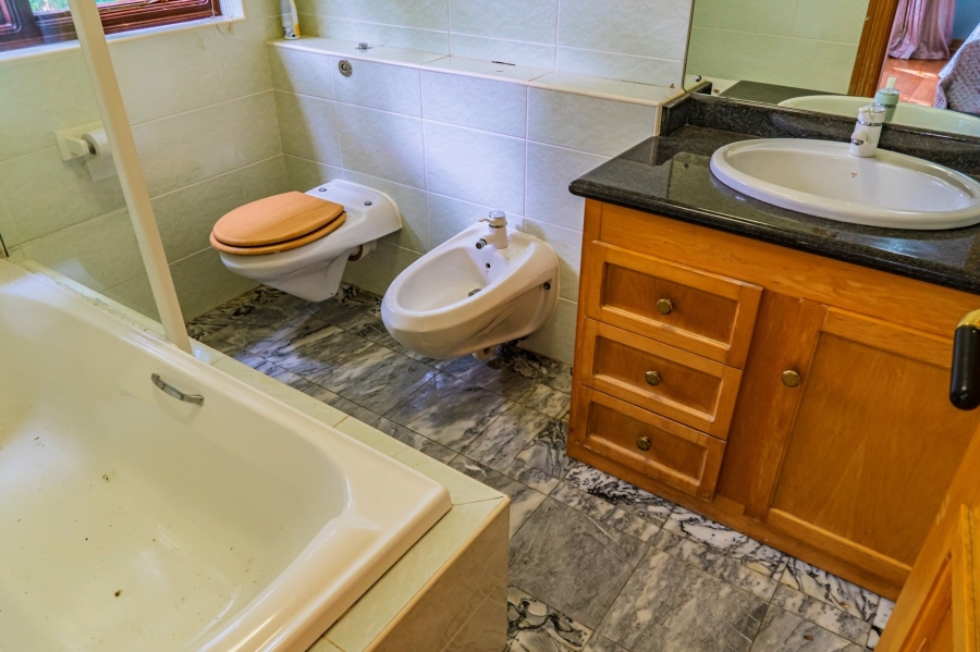 9 Bedroom Property for Sale in Bishopscourt Western Cape